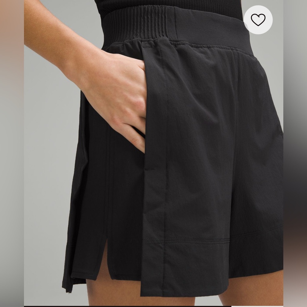 Lululemon Stretch Woven Relaxed-Fit HR Short 4" | Black | Size S
